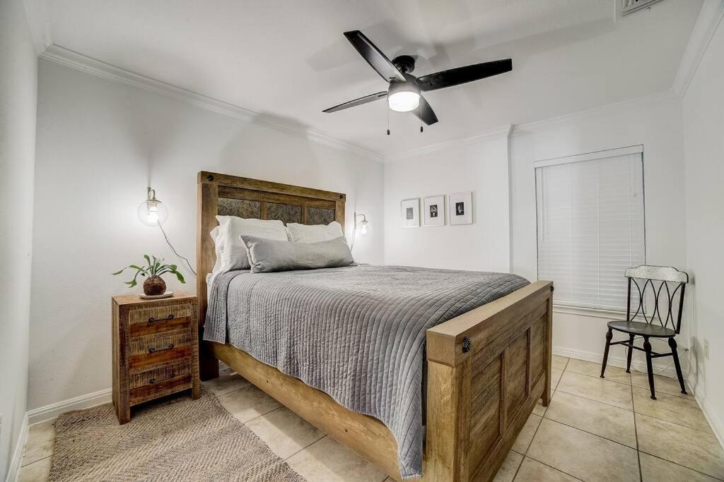 Walk To Schlitterbahn, River Access & Pets Ok * New Braunfels