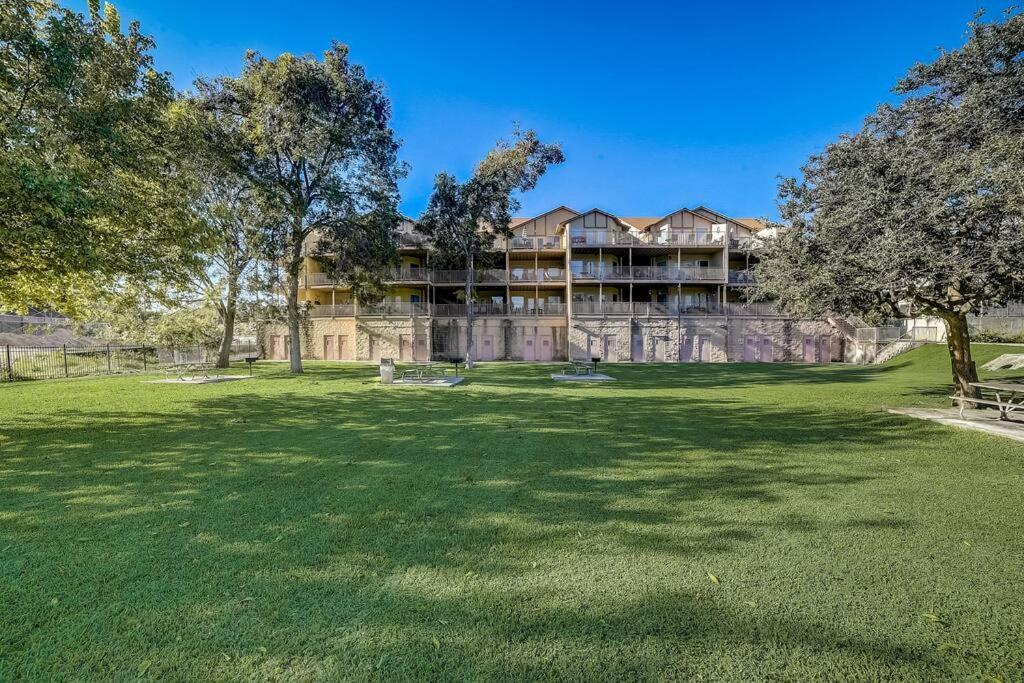 Walk To Schlitterbahn, River Access & Pets Ok New Braunfels